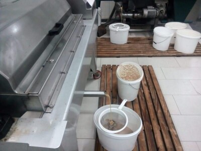 Proizvodnja maslinovoga ulja u uljari Slavka Ramljaka Proizvodnja maslinovoga ulja u uljari Slavka Ramljaka