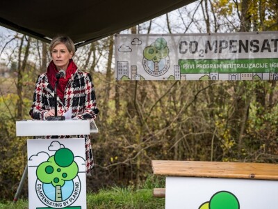 Projekt CO2MPENSATING BY PLANTING Projekt CO2MPENSATING BY PLANTING