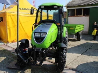 Traktor Labinprogres TPS Tuber 40 s kabinom