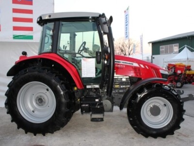 Traktor Massey Ferguson 5600