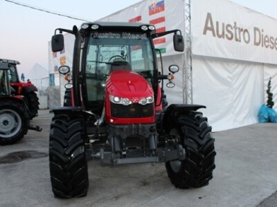 Traktor Massey Ferguson 5600