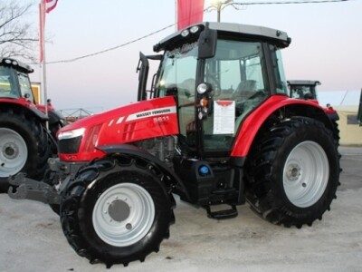 Traktor Massey Ferguson 5600