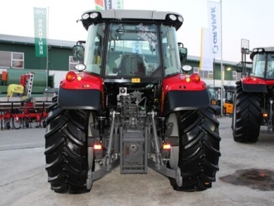 Traktor Massey Ferguson 5600