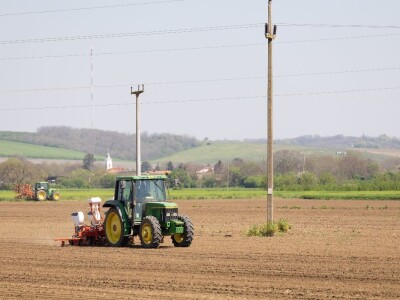 Proljetni radovi na baranjskim oranicama