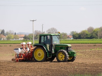 Proljetni radovi na baranjskim oranicama