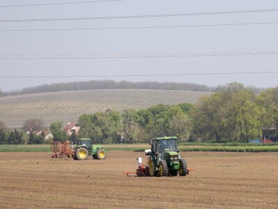 Proljetni radovi na baranjskim oranicama