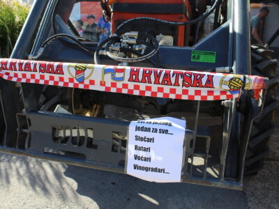 Prosvjed upozorenja poljoprivrednika Retkovci-Vinkovci