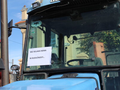 Prosvjed upozorenja poljoprivrednika Retkovci-Vinkovci