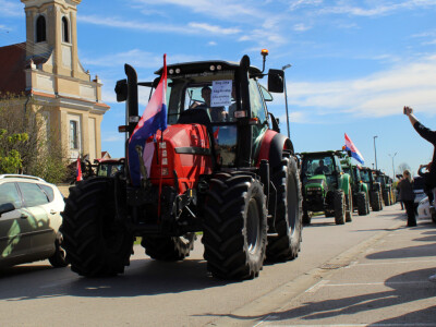 Prosvjed upozorenja poljoprivrednika Retkovci-Vinkovci