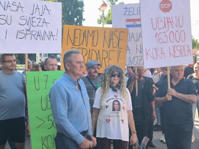 Prosvjed vlasnika farme Lukač ispred Hrvatskog veterinarskog instituta