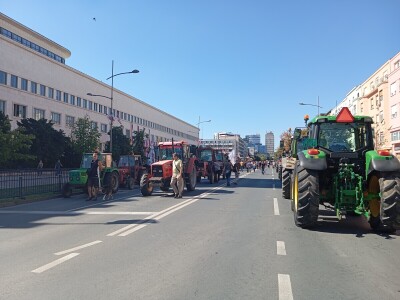Protest ispred zgrade Banovine u Novom Sadu