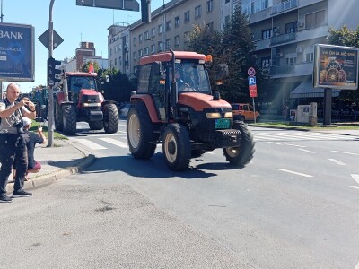 Protest ispred zgrade Banovine u Novom Sadu