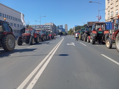 Protest ispred zgrade Banovine u Novom Sadu