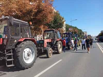 Protest ispred zgrade Banovine u Novom Sadu