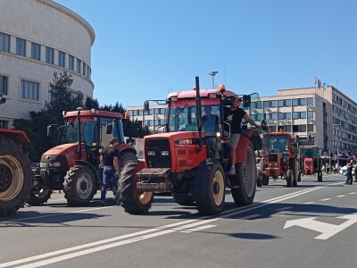 Protest ispred zgrade Banovine u Novom Sadu