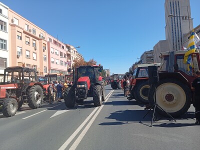 Protest ispred zgrade Banovine u Novom Sadu