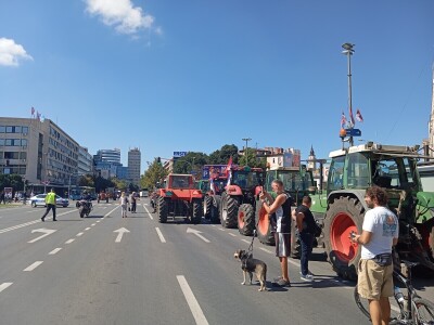 Protest ispred zgrade Banovine u Novom Sadu