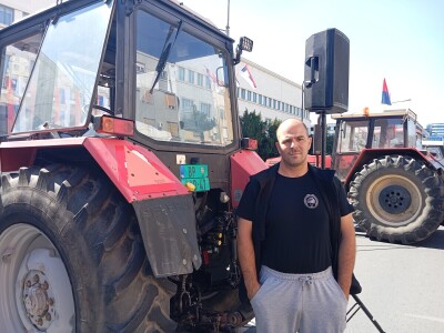 Protest ispred zgrade Banovine u Novom Sadu