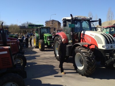 Protesti poljoprivrednika u Srbiji: Ne treba nam jednokratna pomoć Protesti poljoprivrednika u Srbiji: Ne treba nam jednokratna pomoć