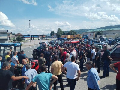 Protestna vožnja malinara