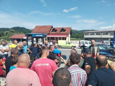 Protestna vožnja malinara