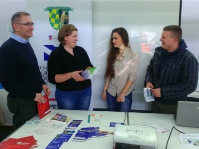 Štand Srednje škole na izložbi u Novoj Gradiški