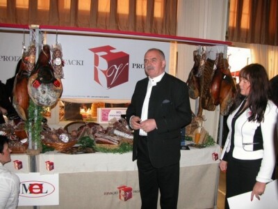 Jakov Lovrić i pršuti njegove tvrtke Lovrić