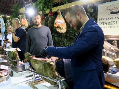 Pršutana Antolović apsolutni pobjednik na 16. Internacionalnom Sajmu pršuta u Tinjanu