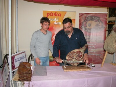 Proizvodu pršutane Delicije-Marović