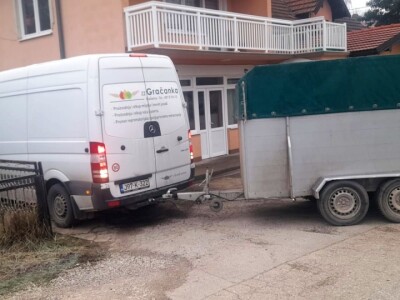 Prvi konvoj pomoći za farmu Muranović Prvi konvoj pomoći za farmu Muranović