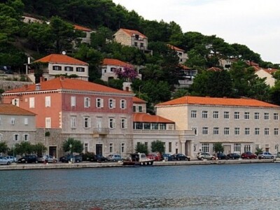 Klesarska škola u Pučišćima na otoku Braču Klesarska škola u Pučišćima na otoku Braču