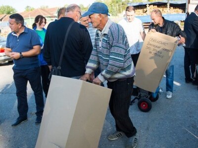 Podeljene pumpe za navodnjavanje poplavljenim poljoprivrednicima