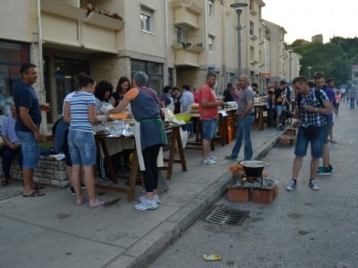 Pužijada i utrka puževa u Benkovcu Pužijada i utrka puževa u Benkovcu