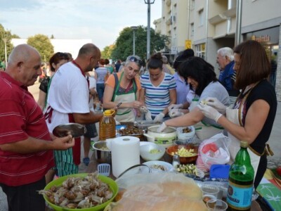 Pužijada i utrka puževa u Benkovcu Pužijada i utrka puževa u Benkovcu