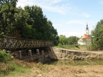 Račinovci - pogled na crkvu Račinovci - pogled na crkvu