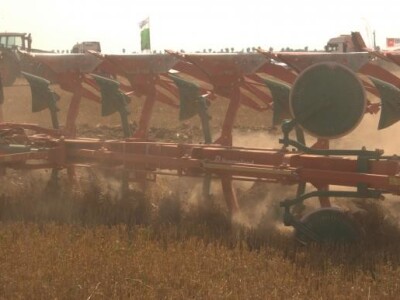 Plug Fendt 724 traktora Plug Fendt 724 traktora