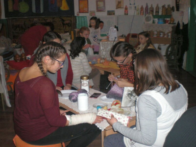 Dok se uči i radi zapevaju se i izvorne pesme