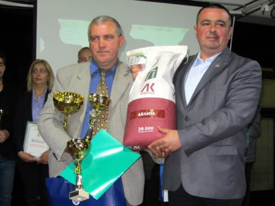 Radiša Radisavljević prima nagradu