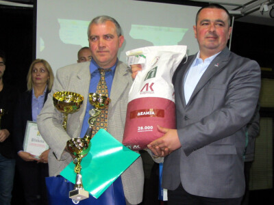 Radiša Radisavljević prima nagradu