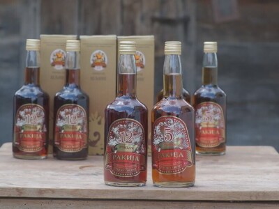 Rakija mora da "odleži"