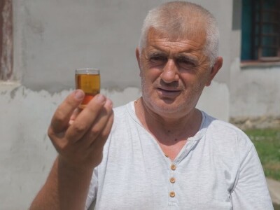 Rakija mora da "odleži"