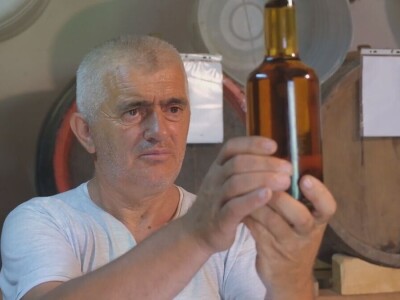 Rakija mora da "odleži"