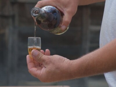 Rakija mora da "odleži"