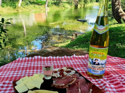 "Rakija sa srijemuž": Svako jutro popiti "za prst", ali poprijeko