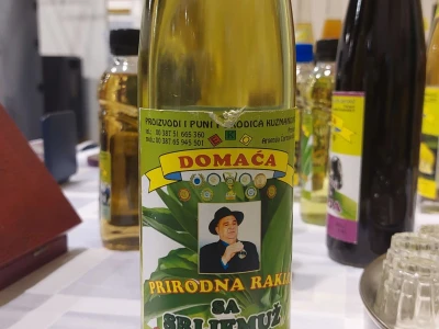 "Rakija sa srijemuž": Svako jutro popiti "za prst", ali poprijeko