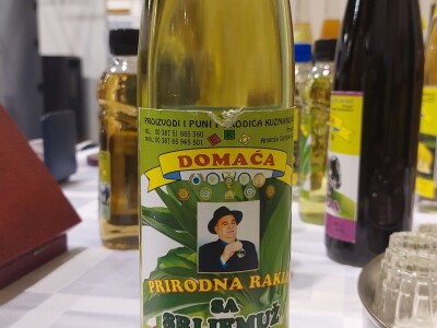 "Rakija sa srijemuž": Svako jutro popiti "za prst", ali poprijeko