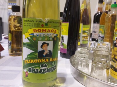 "Rakija sa srijemuž": Svako jutro popiti "za prst", ali poprijeko