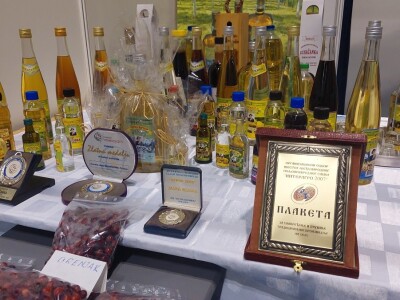 "Rakija sa srijemuž": Svako jutro popiti "za prst", ali poprijeko