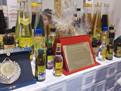 "Rakija sa srijemuž": Svako jutro popiti "za prst", ali poprijeko