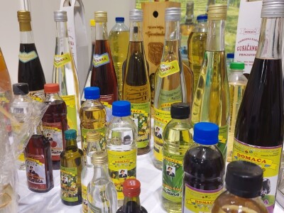 "Rakija sa srijemuž": Svako jutro popiti "za prst", ali poprijeko